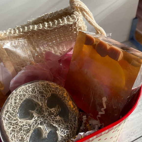 Handmade Christmas Soap Gift Tin, Deer with Santa Hat Tin, ( PRICE IS FIRM ) - Picture 2 of 8